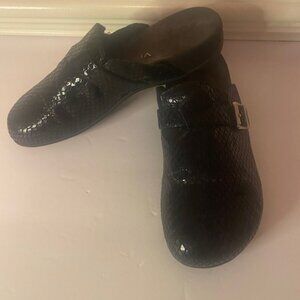 Vionic Mallory Women's Black  Comfort Mules/Shoes,  Size 8
